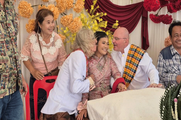 thai-woman-marries-two-austrian-men