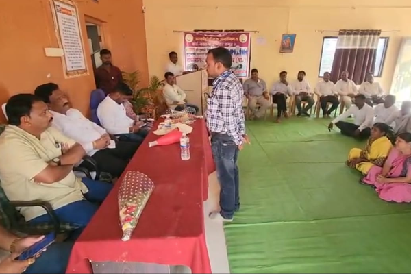 ग्रापं भवनात राष्ट्र नेत्यांचे फोटो नाहीत