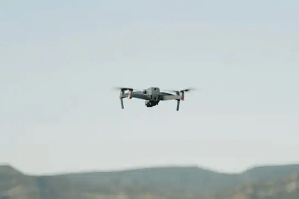 भारतात दोन अमेरिकन पर्यटकांवर गुन्हा दाखल; संवेदनशील भागात ड्रोन उडवत होते