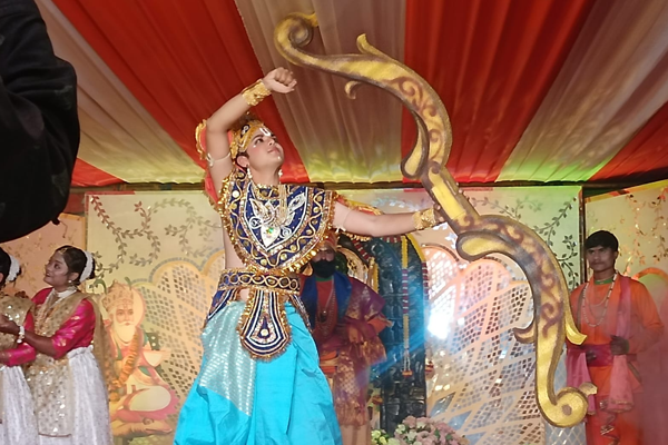 डोळ्यात अश्रू अन आपसूकच जुळले डोळ्यात अश्रू अन आपसूकच जुळले