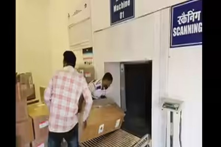 कुरिअर सेवांवर मोठा ताण निर्माण