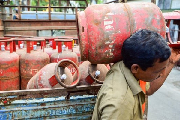 गॅस टंचाईचा भडका