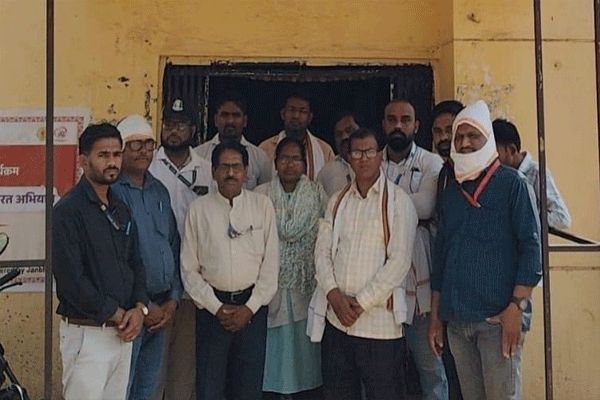 मद्यधुंद इसमांचा अंजनगाव रूग्णालयात धुडगूस