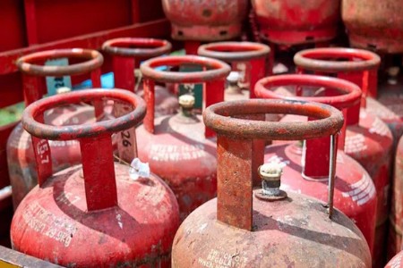 एलपीजी सिलेंडरसाठी ३५ दिवसांच्या नियम नाहीच...सरकारकडून खुलासा