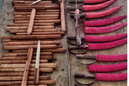 पुण्यात मोठी कारवाई : धारदार शस्त्रसाठा जप्त