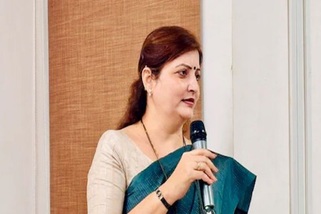 रुपाली चाकणकरांना एसआयटी समन्स?