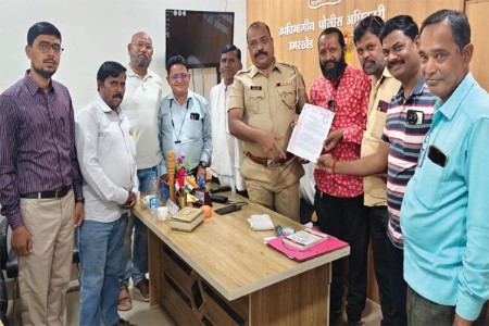 पत्रकारांची मुस्कटदाबी : पोलिस अधिकार्‍यावर कारवाई करा