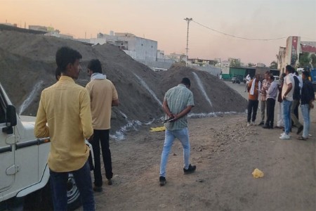 अवैध रेतीसाठा : प्रशासनाच्या कार्यपद्धतीवर प्रश्नचिन्ह