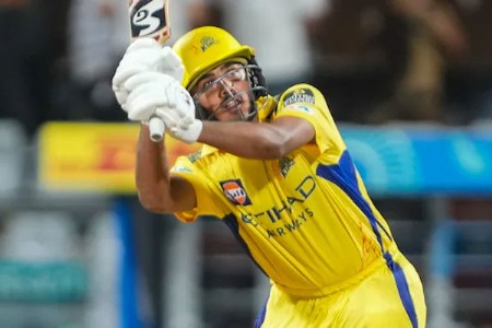 सीएसकेच्या पराभवाचा खलनायक कोण? म्हात्रेचा निर्णय चर्चेत