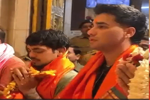 अभिषेक-इशानची सेमीफायनलपूर्वी सिद्धिविनायक मंदिराला भेट!