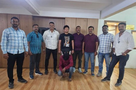 निर्घृण खून.... अर्धनग्न अवस्थेतील मृतदेह