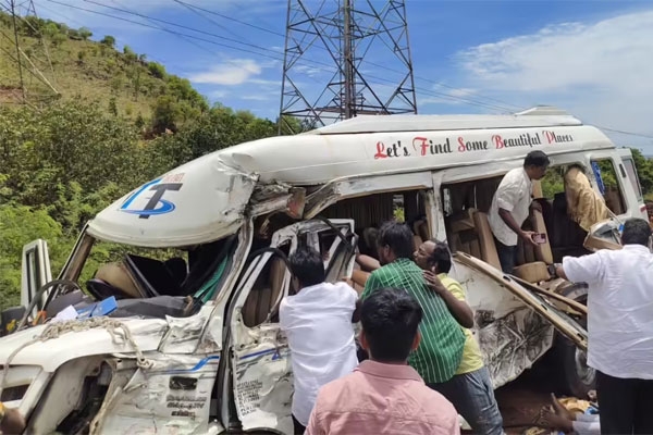 Tirupati-bound bus meets with accident