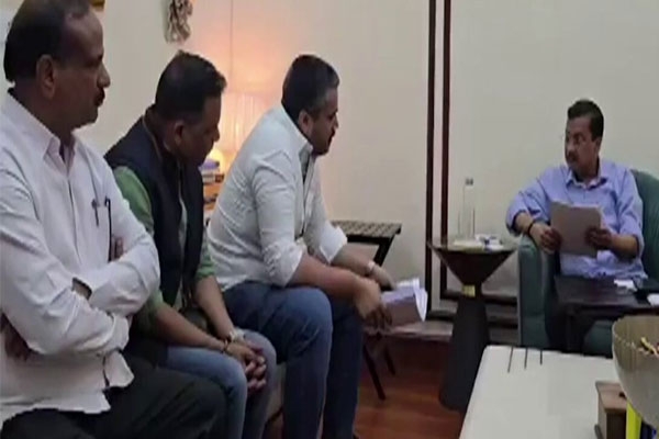  Rohit Pawar meets Arvind Kejriwal