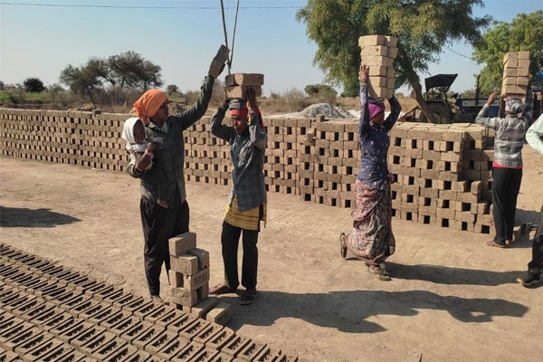 Women brick kiln workers India