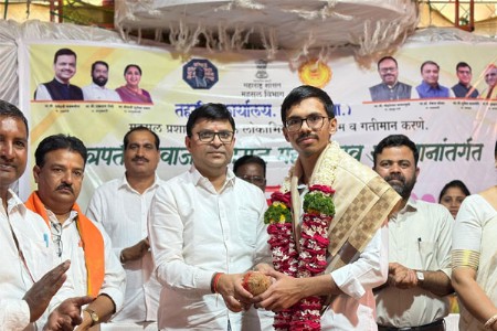 आ. वानखेडेंनी केला युपिएससी उत्तीर्ण प्रज्वलचा सत्कार