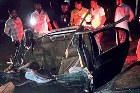 लातूरमध्ये भरधाव बीएमडब्ल्यूच्या धडकेत चार ठार!