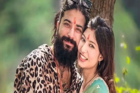 अनुराग डोभालची भेट घेण्यासाठी रुग्णालयात पोहचली पत्नी रितिका चौहान