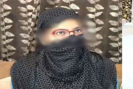 मला विवस्त्र करून पूजेवर बसविले!