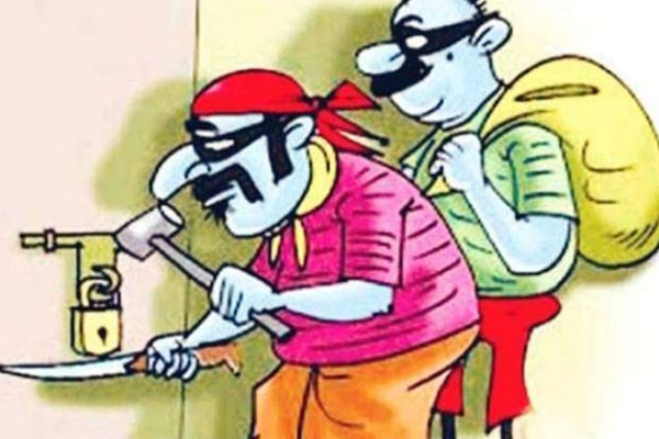 सीताबर्डीत मध्यरात्रीनंर चाेरांचा हैदाेस