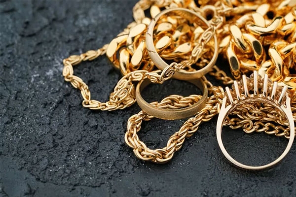 सोन्याच्या तस्करीवर