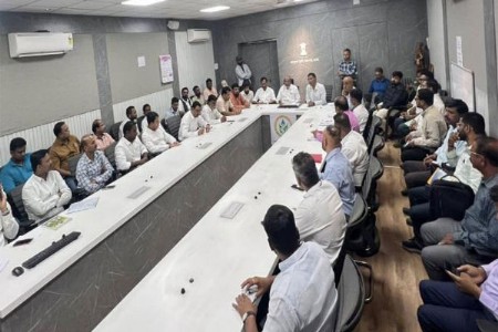 अन्यथा रस्त्यावर ‘आंबा पार्टी’ करू – राजू शेट्टी