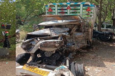 भीषण अपघात : ट्रक–पिकअप धडकेत चार ठार