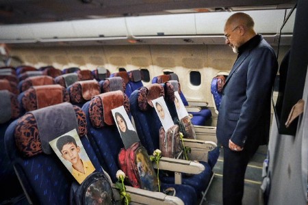 विमानात 'त्या' १६८ मृत मुलांचे फोटो, दप्तर आणि बूट!