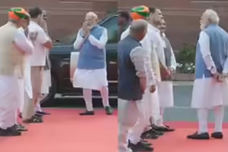 राजकारणाच्या रणांगणात सौहार्दाचा स्पर्श! video