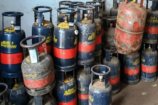 'या' LPG सिलेंडर विक्रीचा विक्रम, सरकारकडून पुरवठा वाढ