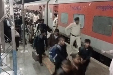 पाटणा-पुणे ट्रेनमध्ये आढळली 167 मुले