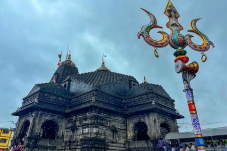 त्र्यंबकेश्वरात दर्शनाच्या नावाखाली लूट!