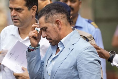 गुरुग्राम जमीन घोटाळ्यात रॉबर्ट वढेरा यांच्या अडचणी वाढल्या