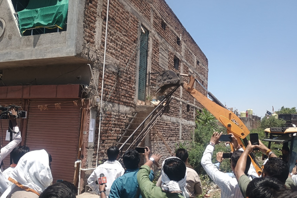 परतवाड्यात प्रथमच योगी पॅटर्न कारवाई