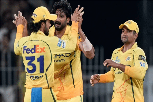 'गरिबी मे गिला आटा...' CSKला मोठा धक्का, स्टार खेळाडू अचानक संघाबाहेर