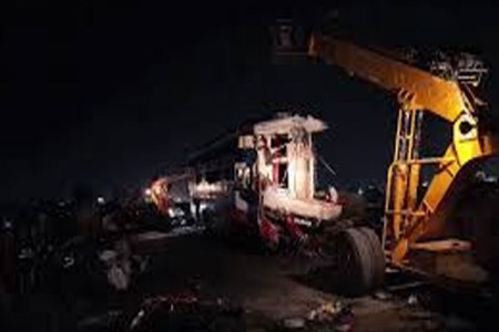 कोटामध्ये स्लीपर बस उलटून तिघांचा मृत्यू