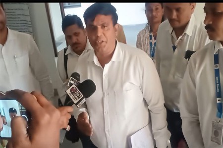 अल्पसंख्याक आयोग्याचे पथक परतवाड्यात