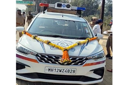 नियम मोडणार्‍यावर वाहतूक पोलिसांचा दंडूका