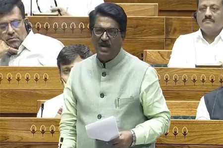 नारी शक्ती विधेयकावर वादळी चर्चा