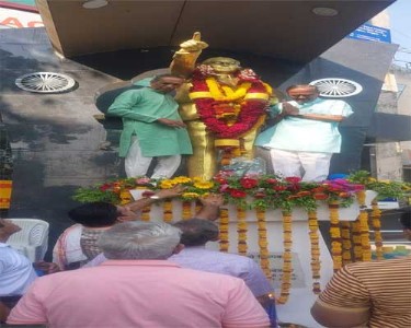 डॉ. बाबासाहेब आंबेडकरांना माटे चौकात श्रद्धांजली अर्पण