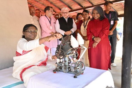 राष्ट्रपतींनी विचारले, ‘आप बताईये मैं या करूं?’