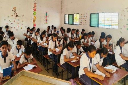 सनशाईनच्या विद्यार्थ्यांचा सलग १२ तास वाचनाचा उपक्रम