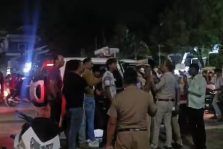 सिनेस्टाईल गँगवार भरचौकात गोळीबार