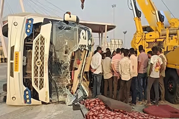 रिल्सचा नाद जीवावर; समृद्धीवर भीषण अपघात!