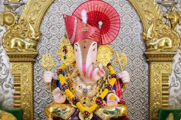 दगडूशेठला ११ हजार आंब्यांचा महानैवेद्य! VIDEO