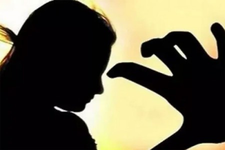 विवाहित युवकाचा तरुणीवर बलात्कार