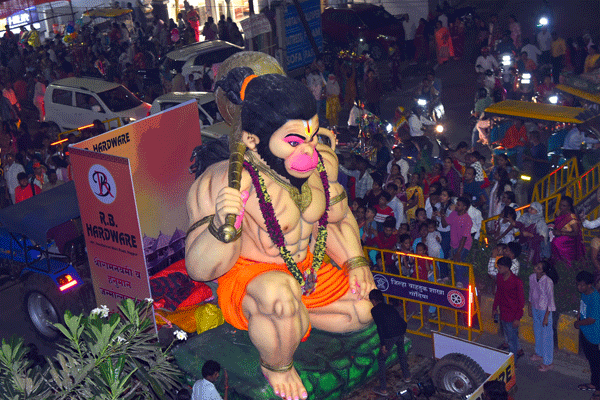 एक मुखाने बोला, बोला जय जय हनुमान...’