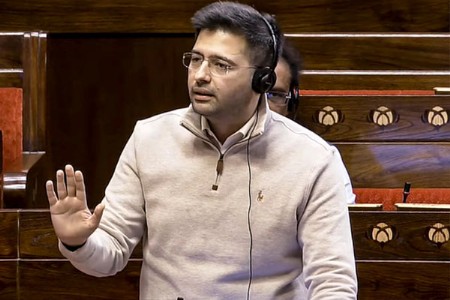 आपकडून उपनेतेपदावरून राघव चड्ढा यांची हकालपट्टी