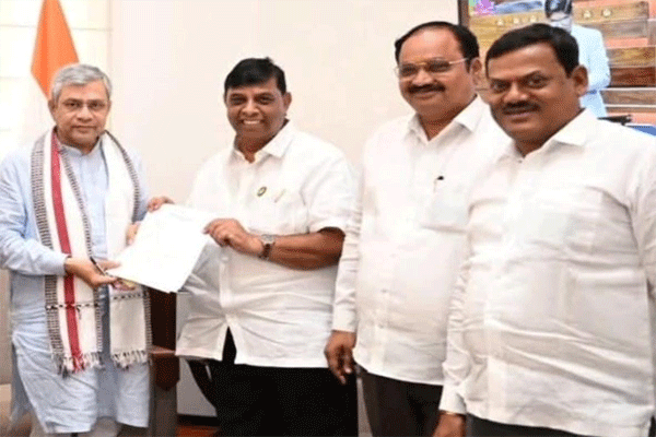 काटोलवरून वरूडमार्गे पुणे रेल्वे सुरू करा