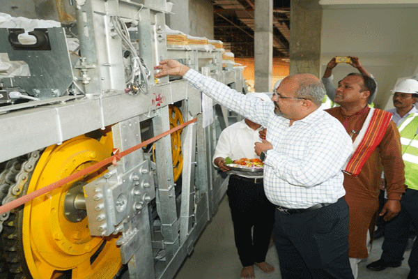 मेट्रो फेज दोन अंतर्गत मार्गांवरचे काम वेगाने सुरू