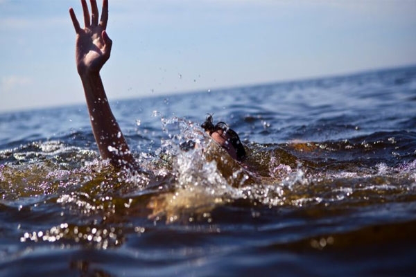 child drowning incident India, three siblings death,